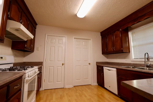 1462 Lock B Rd, S, Clarksville, TN 37040