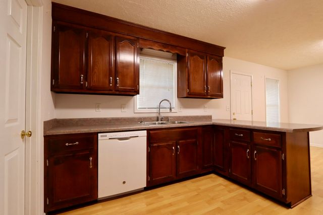 1462 Lock B Rd, S, Clarksville, TN 37040