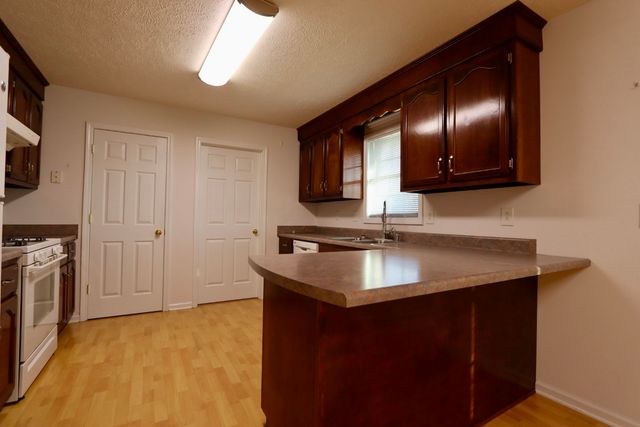 1462 Lock B Rd, S, Clarksville, TN 37040