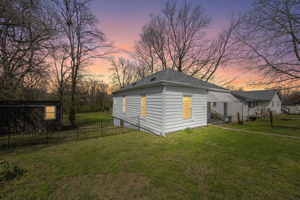 1059 Vine Street, Paris, KY 40361