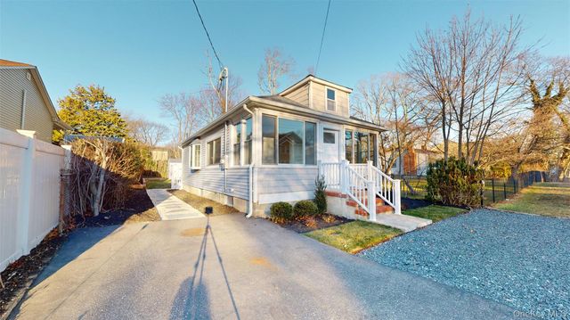 16 Highland Road, Rocky Point, NY 11778