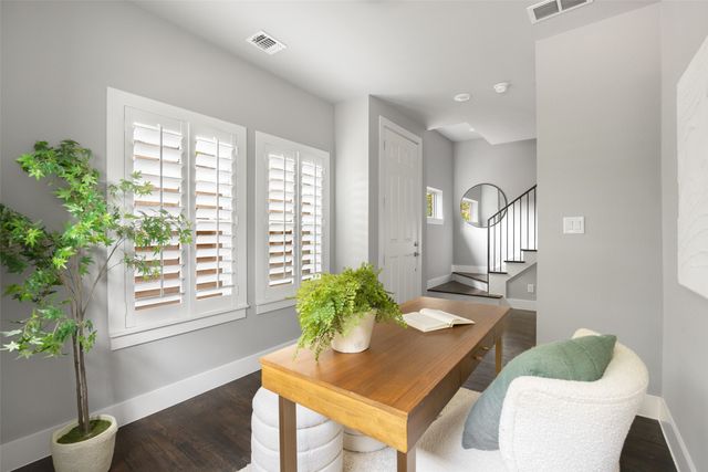 4226 Roseland Avenue 201, Dallas, TX 75204