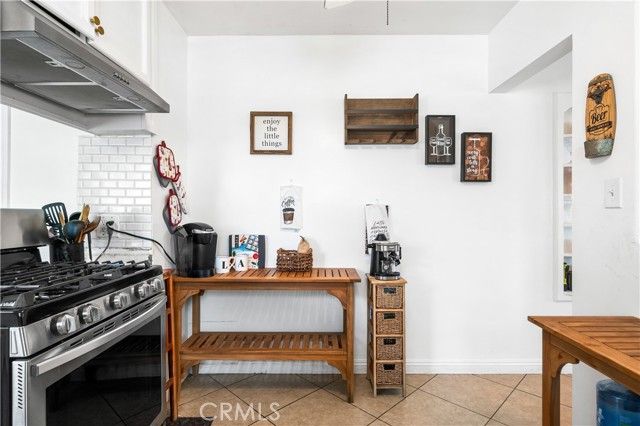 1808 S Van Ness Avenue, Santa Ana, CA 92707