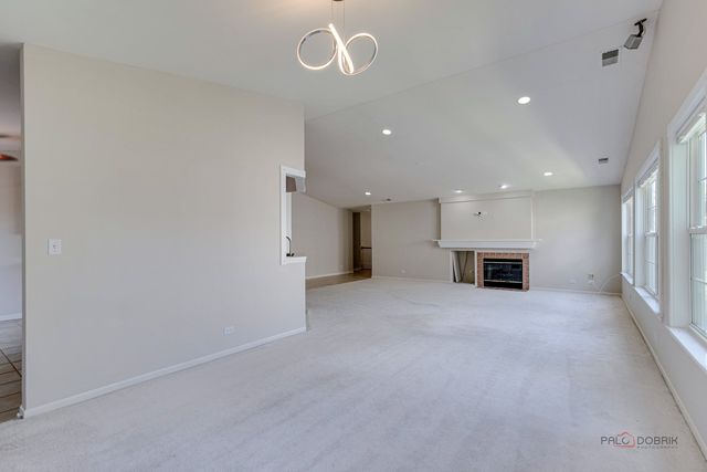 552 Saddlebrook Lane, Vernon Hills, IL 60061