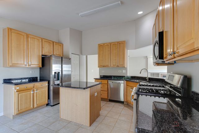 552 Saddlebrook Lane, Vernon Hills, IL 60061
