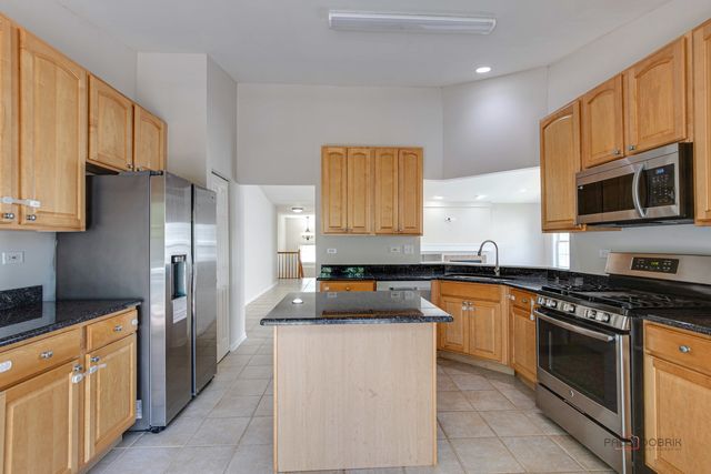 552 Saddlebrook Lane, Vernon Hills, IL 60061