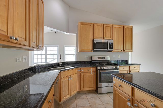 552 Saddlebrook Lane, Vernon Hills, IL 60061