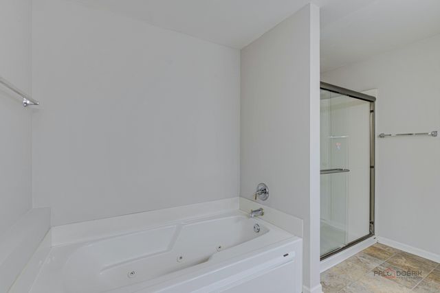 552 Saddlebrook Lane, Vernon Hills, IL 60061