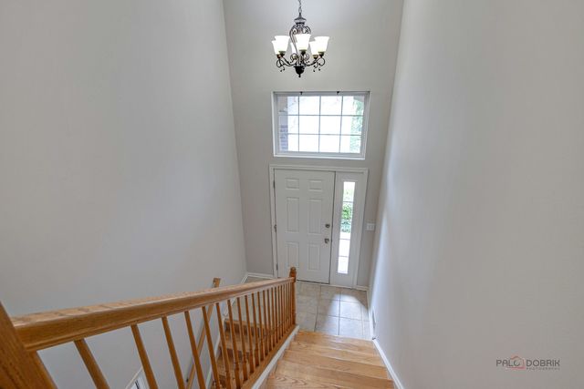 552 Saddlebrook Lane, Vernon Hills, IL 60061
