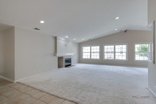 552 Saddlebrook Lane, Vernon Hills, IL 60061
