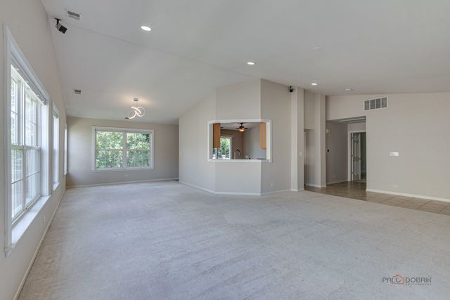552 Saddlebrook Lane, Vernon Hills, IL 60061