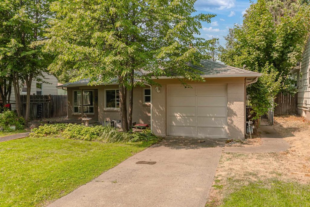 1307 E Thurston Ave, Spokane, WA 99203 photo 3