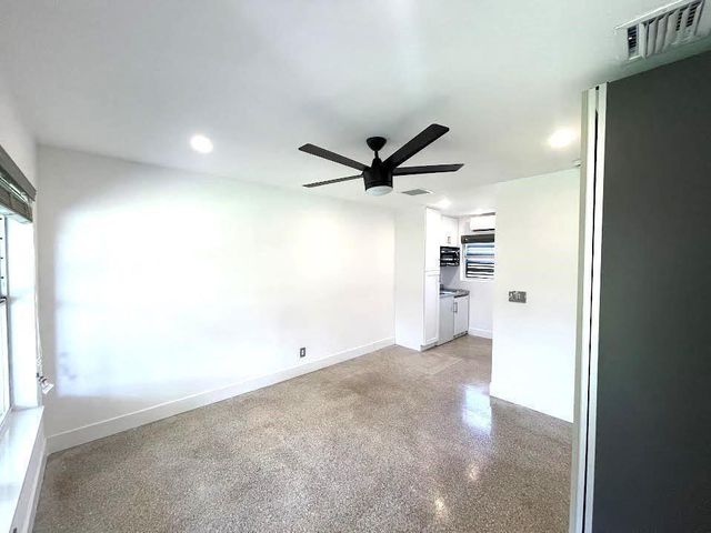 975 NE 40th Street B, Oakland Park, FL 33334