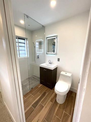 975 NE 40th Street B, Oakland Park, FL 33334