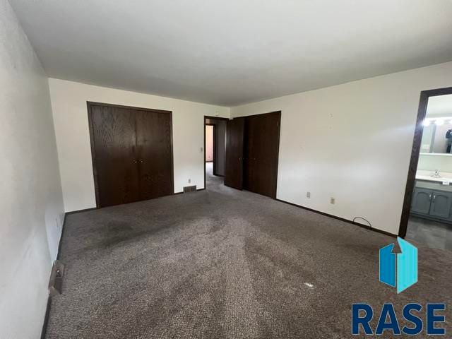 2013 S Hawthorne Ave Avenue, Sioux Falls, SD 57105