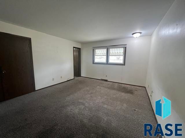 2013 S Hawthorne Ave Avenue, Sioux Falls, SD 57105