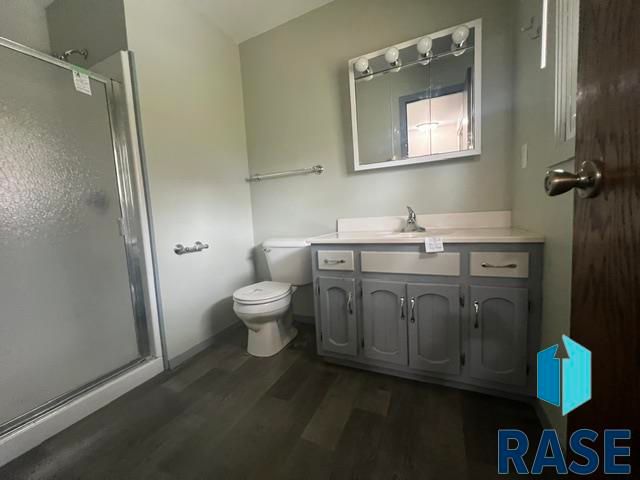 2013 S Hawthorne Ave Avenue, Sioux Falls, SD 57105