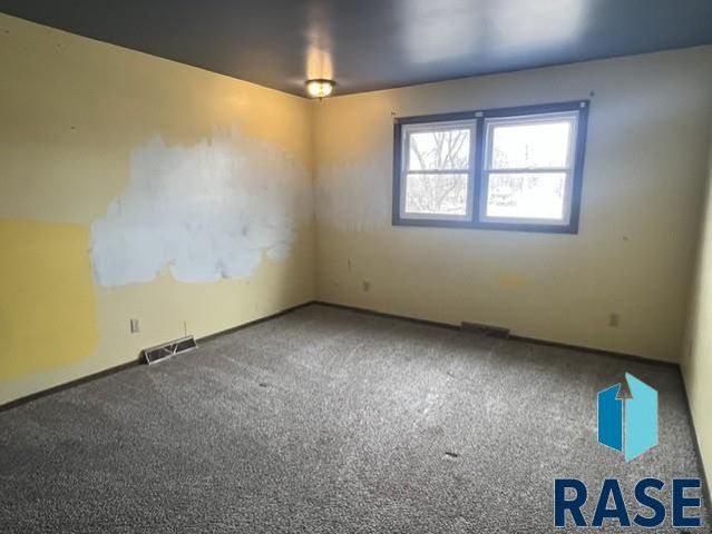 2013 S Hawthorne Ave Avenue, Sioux Falls, SD 57105
