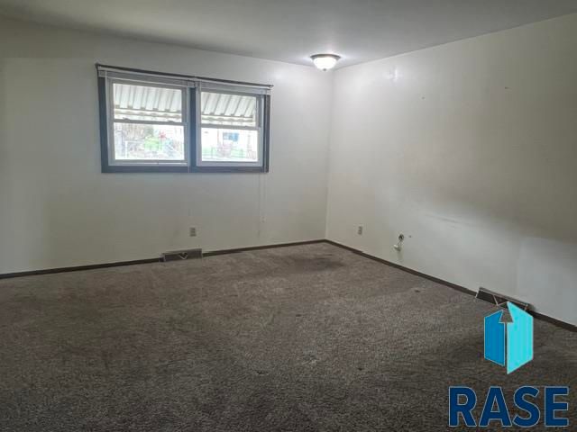 2013 S Hawthorne Ave Avenue, Sioux Falls, SD 57105