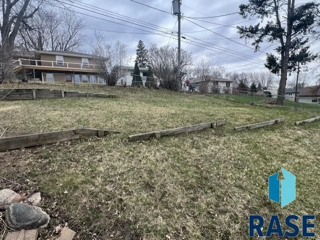 2013 S Hawthorne Ave Avenue, Sioux Falls, SD 57105