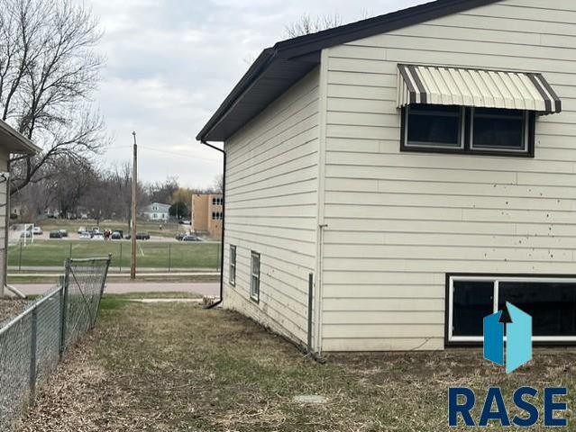 2013 S Hawthorne Ave Avenue, Sioux Falls, SD 57105