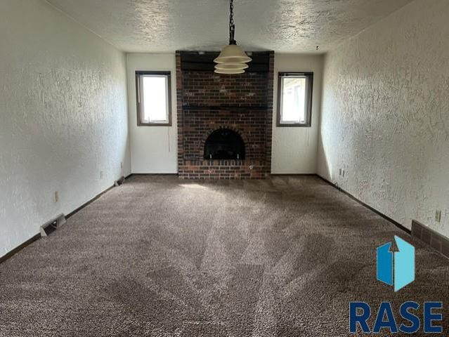 2013 S Hawthorne Ave Avenue, Sioux Falls, SD 57105