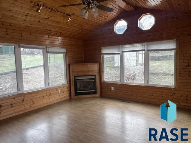 2013 S Hawthorne Ave Avenue, Sioux Falls, SD 57105