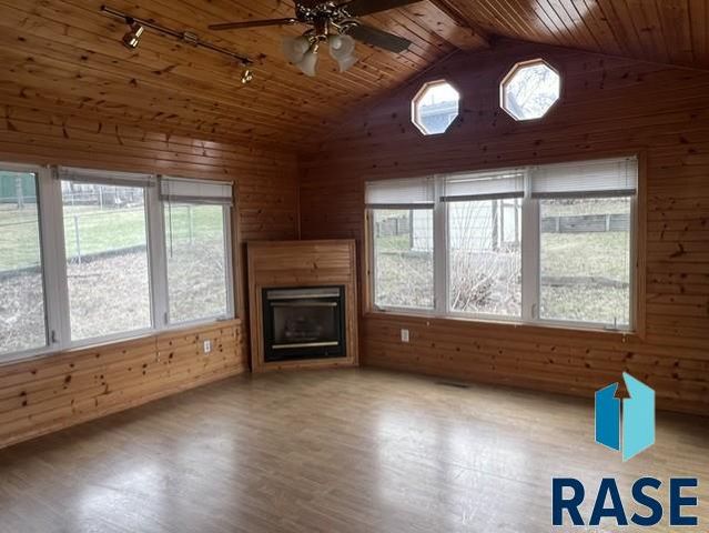 2013 S Hawthorne Ave Avenue, Sioux Falls, SD 57105