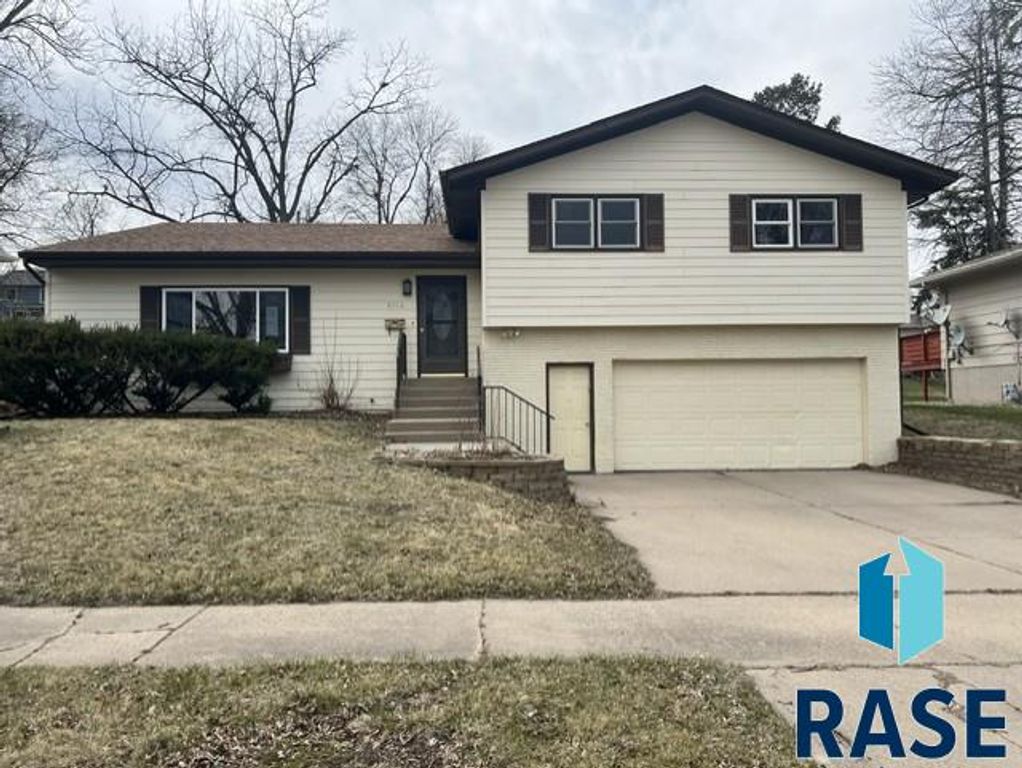2013 S Hawthorne Ave Avenue, Sioux Falls, SD 57105