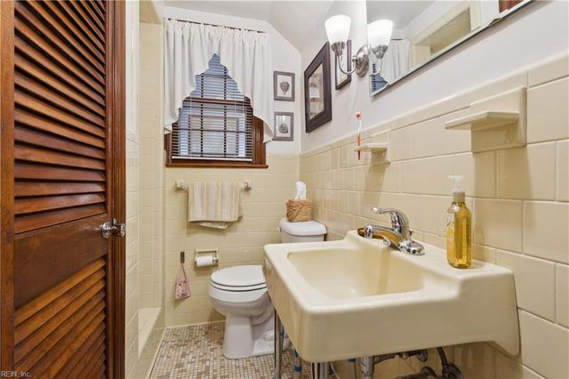 7 Algernourne ST, Hampton, VA 23664