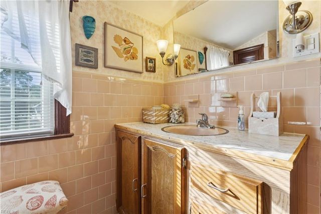 7 Algernourne ST, Hampton, VA 23664