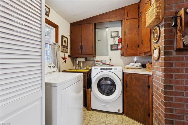 7 Algernourne ST, Hampton, VA 23664