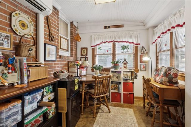 7 Algernourne ST, Hampton, VA 23664