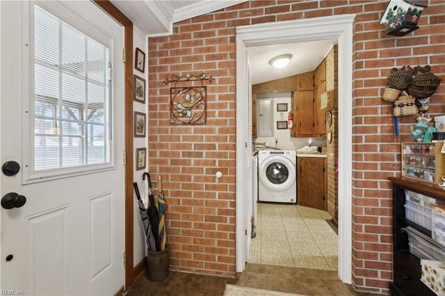 7 Algernourne ST, Hampton, VA 23664