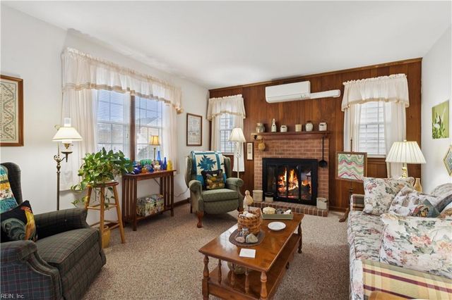 7 Algernourne ST, Hampton, VA 23664