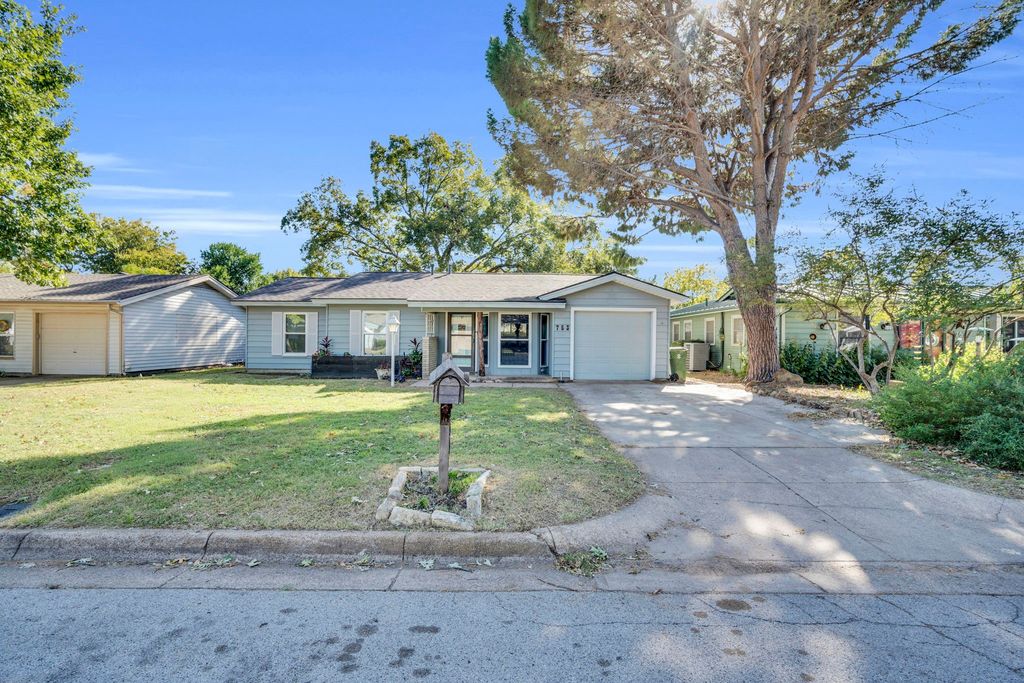 753 Cullum Avenue, Hurst, TX 76053