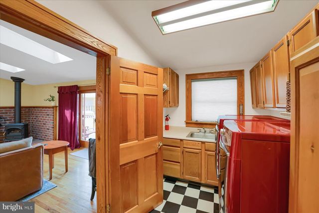 157 HARTSWICK AVE, State College, PA 16803