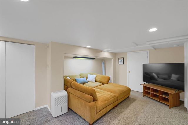 157 HARTSWICK AVE, State College, PA 16803