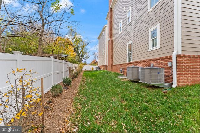 10634 POCKET PL, Fairfax, VA 22030