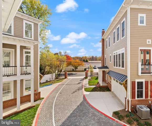 10634 POCKET PL, Fairfax, VA 22030