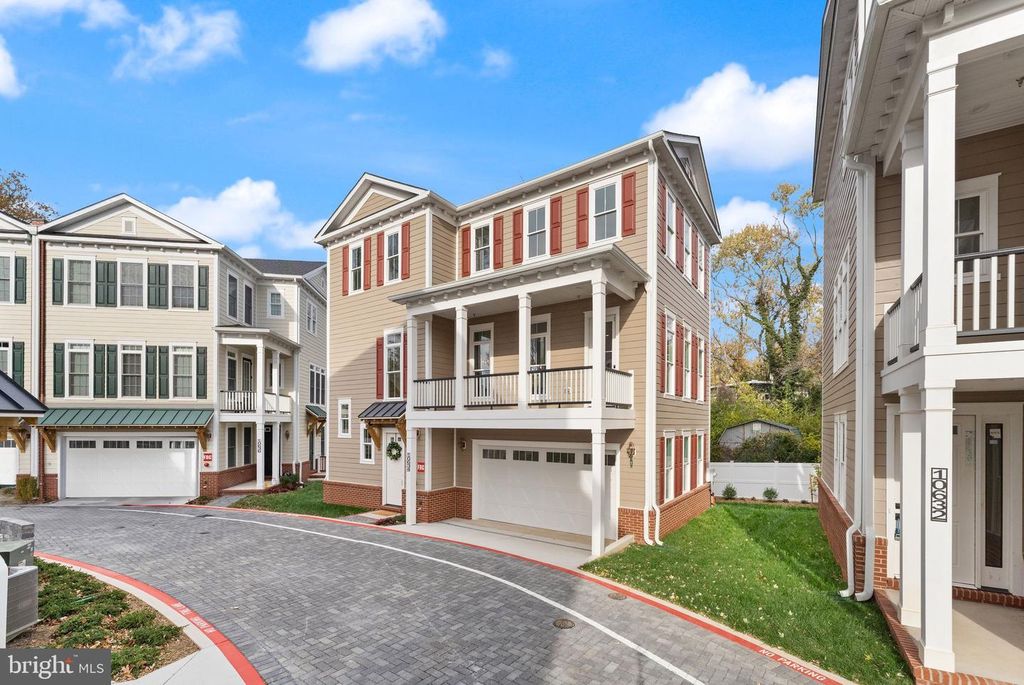 10634 POCKET PL, Fairfax, VA 22030