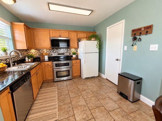 1605 Canary Island Court, Dallas, TX 75217
