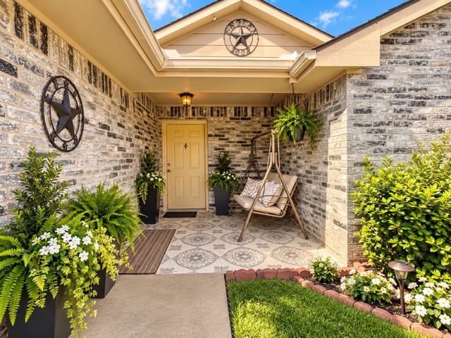 1605 Canary Island Court, Dallas, TX 75217