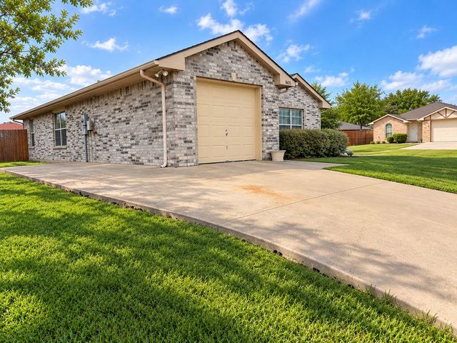 1605 Canary Island Court, Dallas, TX 75217