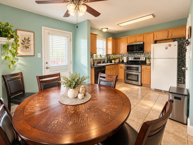 1605 Canary Island Court, Dallas, TX 75217