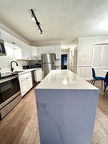 54 Temple Steet 2, Boston, MA 02114