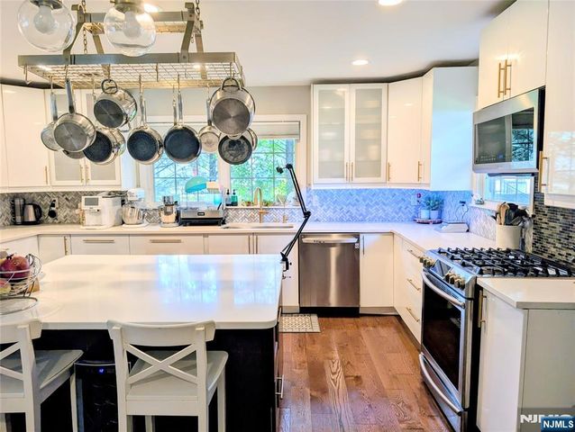 96 Buff Road, Tenafly, NJ 07670