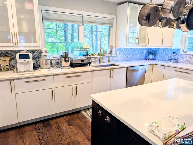 96 Buff Road, Tenafly, NJ 07670
