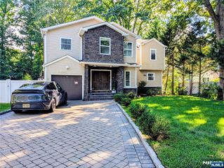 96 Buff Road, Tenafly, NJ 07670