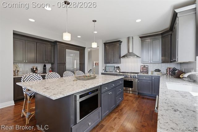 8310 Stoney Creek Drive, South Lyon, MI 48178